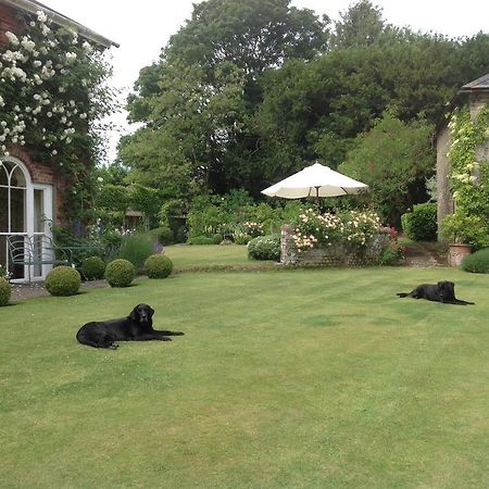 Brunton Farmhouse Hotel Collingbourne Kingston Exterior foto