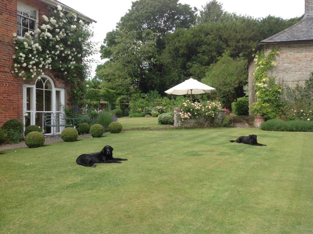 Brunton Farmhouse Hotel Collingbourne Kingston Exterior foto