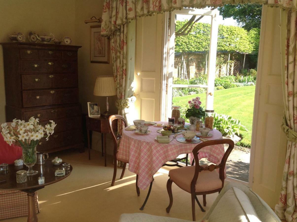 Brunton Farmhouse Hotel Collingbourne Kingston Exterior foto